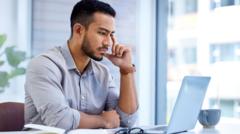 Соискатель потерял £18 000 после ложного собеседования через LinkedIn
