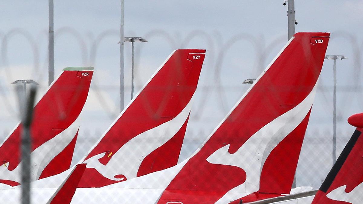 Дым от буксировщика заставил эвакуировать рейс Qantas в аэропорту Сиднея
